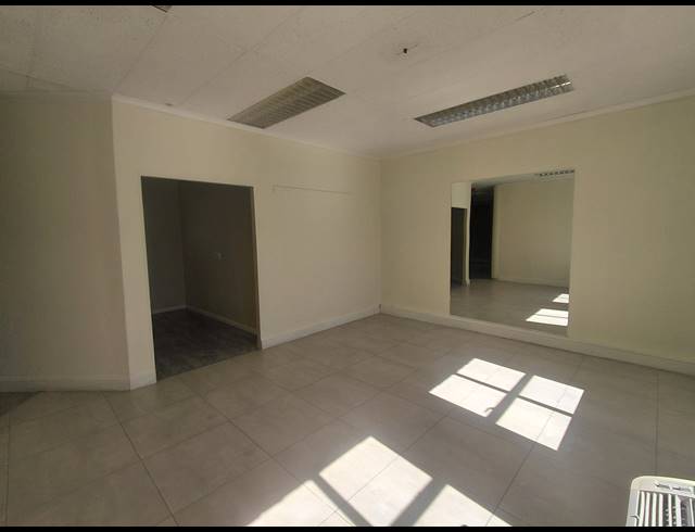 146M² OFFICE TO LET IN BRYANSTON